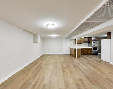 8212 W Walsh Lane - Photo Thumbnail 11