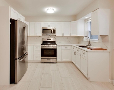 8212 W Walsh Lane - Photo Thumbnail 2