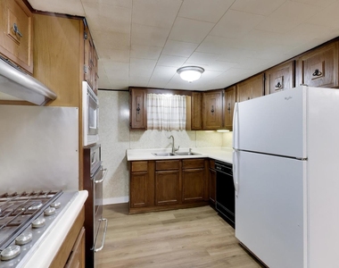 8212 W Walsh Lane - Photo Thumbnail 16
