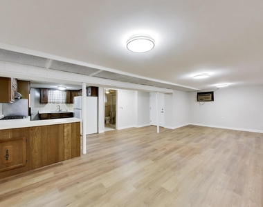 8212 W Walsh Lane - Photo Thumbnail 13
