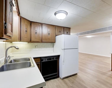 8212 W Walsh Lane - Photo Thumbnail 14