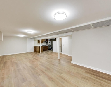 8212 W Walsh Lane - Photo Thumbnail 12