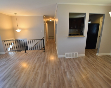 7852 Sprucewood Avenue - Photo Thumbnail 7