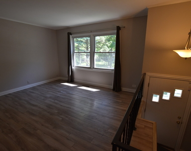 7852 Sprucewood Avenue - Photo Thumbnail 4