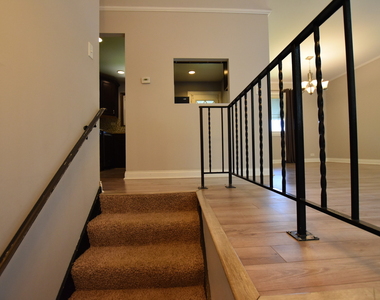 7852 Sprucewood Avenue - Photo Thumbnail 3