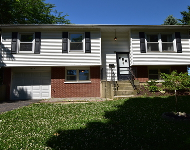 7852 Sprucewood Avenue - Photo Thumbnail 2
