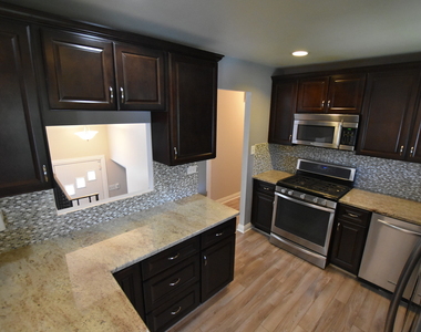 7852 Sprucewood Avenue - Photo Thumbnail 15