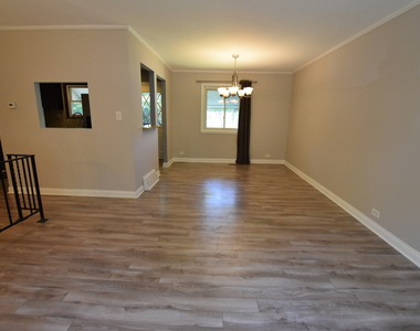 7852 Sprucewood Avenue - Photo Thumbnail 5
