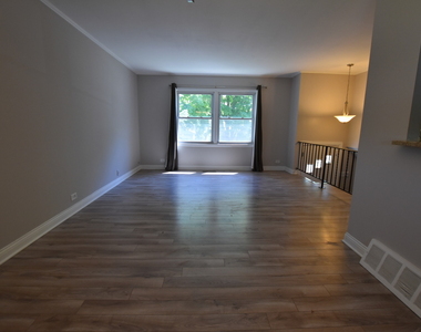 7852 Sprucewood Avenue - Photo Thumbnail 10