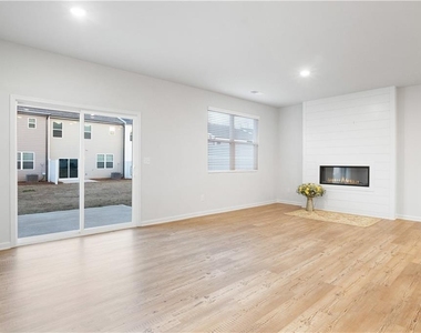 5332 Melbourne Lane - Photo Thumbnail 4
