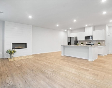 5332 Melbourne Lane - Photo Thumbnail 8