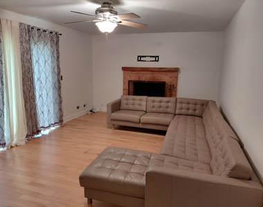 530 Eagle Ridge Lane - Photo Thumbnail 2