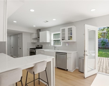 746 Joseph E Lowery Boulevard Sw - Photo Thumbnail 10