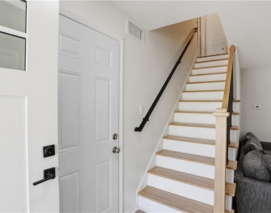 746 Joseph E Lowery Boulevard Sw - Photo Thumbnail 3