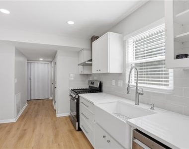 746 Joseph E Lowery Boulevard Sw - Photo Thumbnail 12