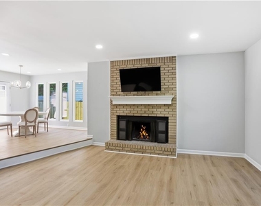 746 Joseph E Lowery Boulevard Sw - Photo Thumbnail 5