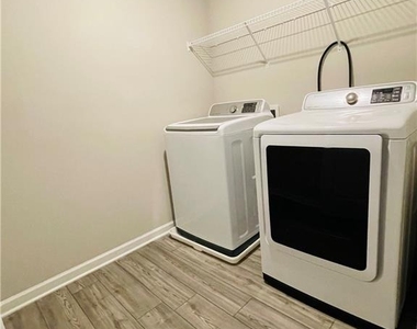 107 Wynn Way - Photo Thumbnail 14