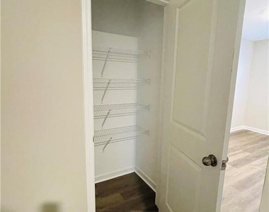 107 Wynn Way - Photo Thumbnail 15