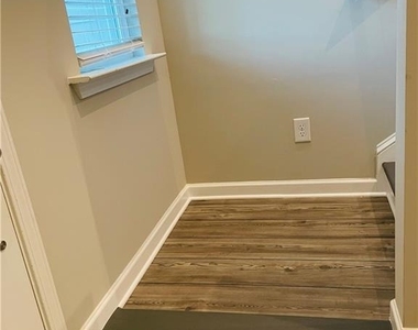107 Wynn Way - Photo Thumbnail 2