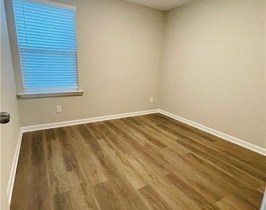 107 Wynn Way - Photo Thumbnail 10