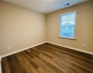 107 Wynn Way - Photo Thumbnail 12