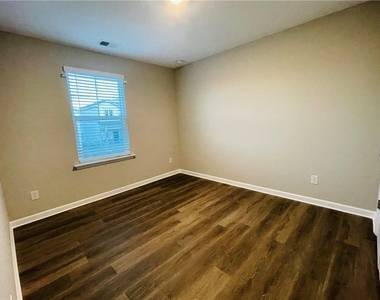107 Wynn Way - Photo Thumbnail 11