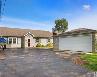 707 Kingston Boulevard - Photo Thumbnail 2