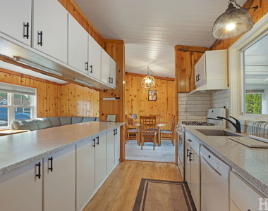 707 Kingston Boulevard - Photo Thumbnail 10