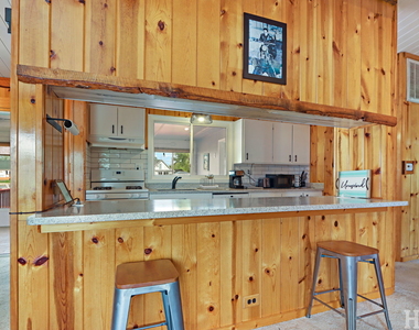 707 Kingston Boulevard - Photo Thumbnail 6