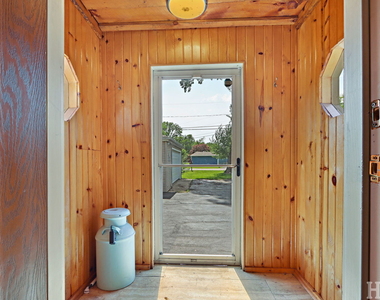 707 Kingston Boulevard - Photo Thumbnail 4