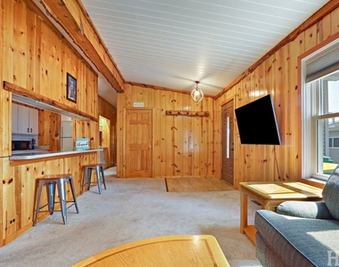 707 Kingston Boulevard - Photo Thumbnail 8