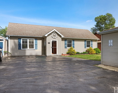 707 Kingston Boulevard - Photo Thumbnail 3