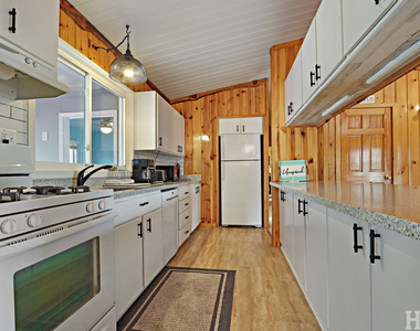 707 Kingston Boulevard - Photo Thumbnail 9