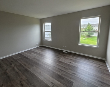 675 Fieldcrest Drive - Photo Thumbnail 13