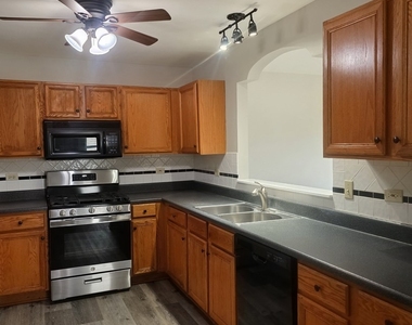 675 Fieldcrest Drive - Photo Thumbnail 8