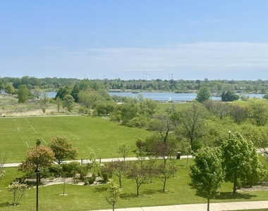2004 Patriot Boulevard - Photo Thumbnail 2