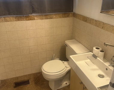 411 Huron Street - Photo Thumbnail 6