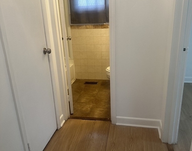 411 Huron Street - Photo Thumbnail 7