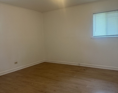 411 Huron Street - Photo Thumbnail 11