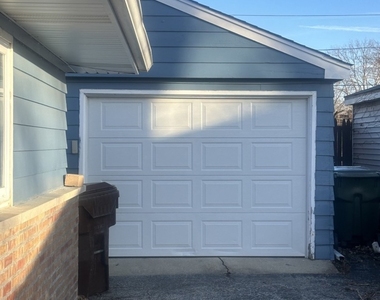 411 Huron Street - Photo Thumbnail 15