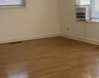 411 Huron Street - Photo Thumbnail 3