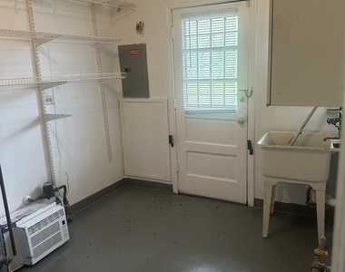 411 Huron Street - Photo Thumbnail 13