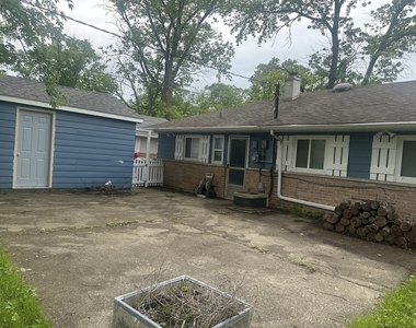 411 Huron Street - Photo Thumbnail 17