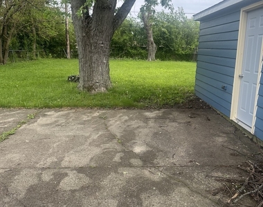 411 Huron Street - Photo Thumbnail 16