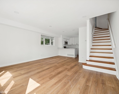 528 Poplar Drive - Photo Thumbnail 1