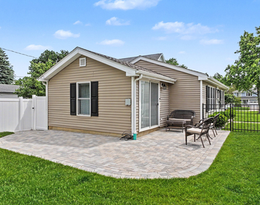 630 S Charlotte Street - Photo Thumbnail 18