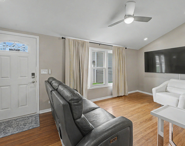 630 S Charlotte Street - Photo Thumbnail 8