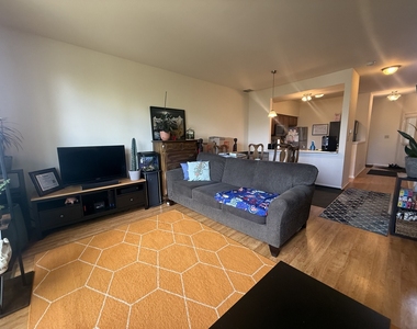 348 Fallbrook Court - Photo Thumbnail 6