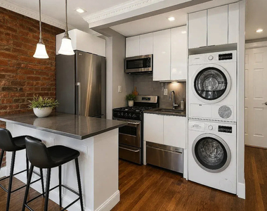 East 7th Street - Photo Thumbnail 1