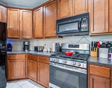6803 Kotlan Court - Photo Thumbnail 25